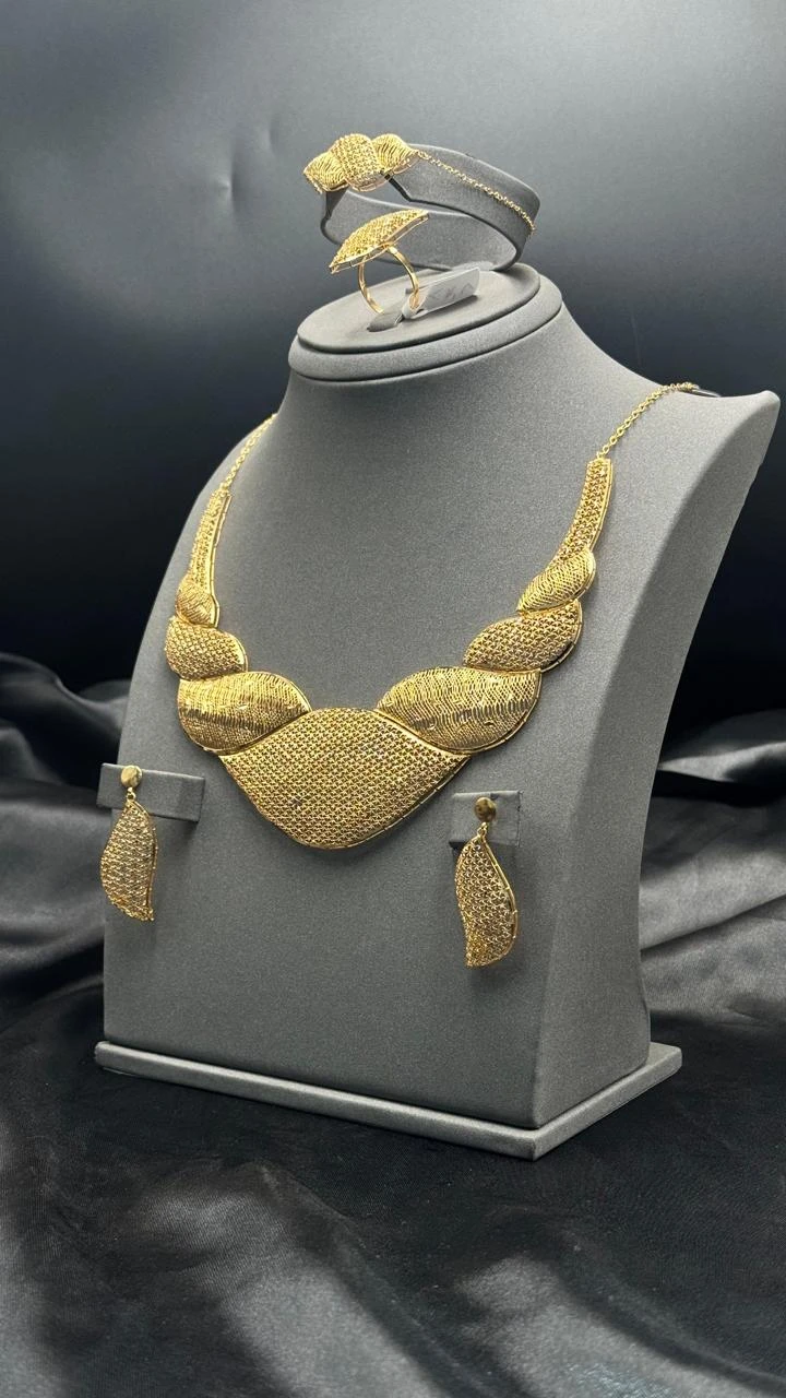 سلسلة عنق ذهبية